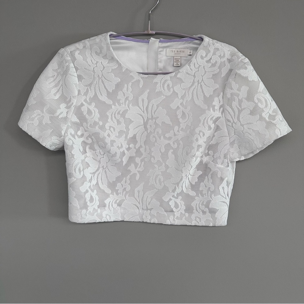 Ted Baker White Floral Cropped Top size 3 (approximately large)